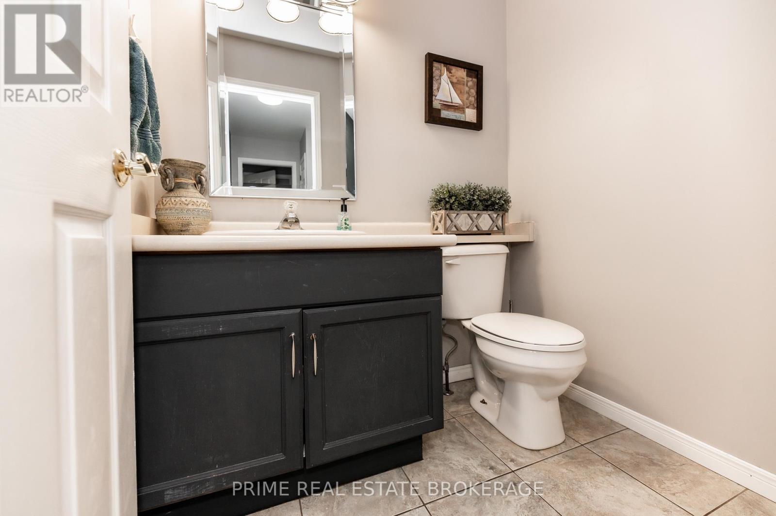 Photo 18 of 41 for 16 Timberlane Crescent