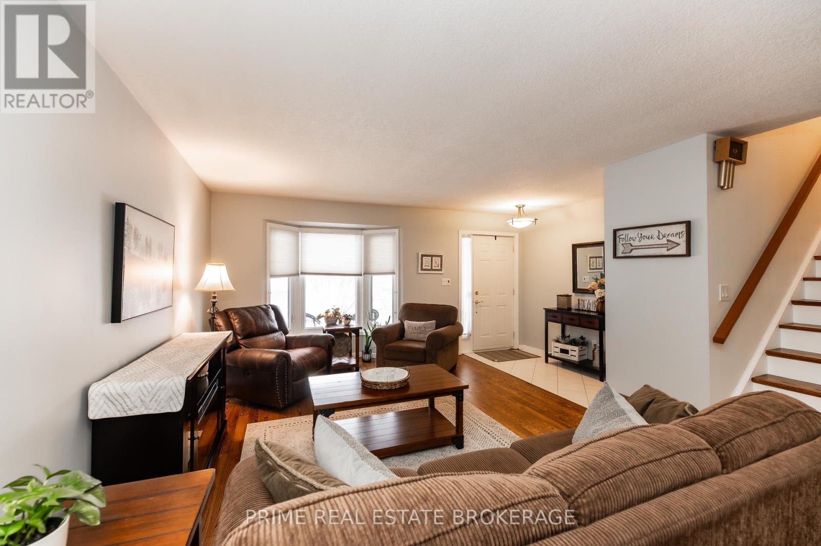 Photo 5 of 41 for 16 Timberlane Crescent