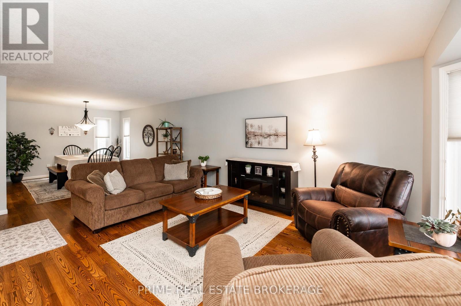 Photo 6 of 41 for 16 Timberlane Crescent