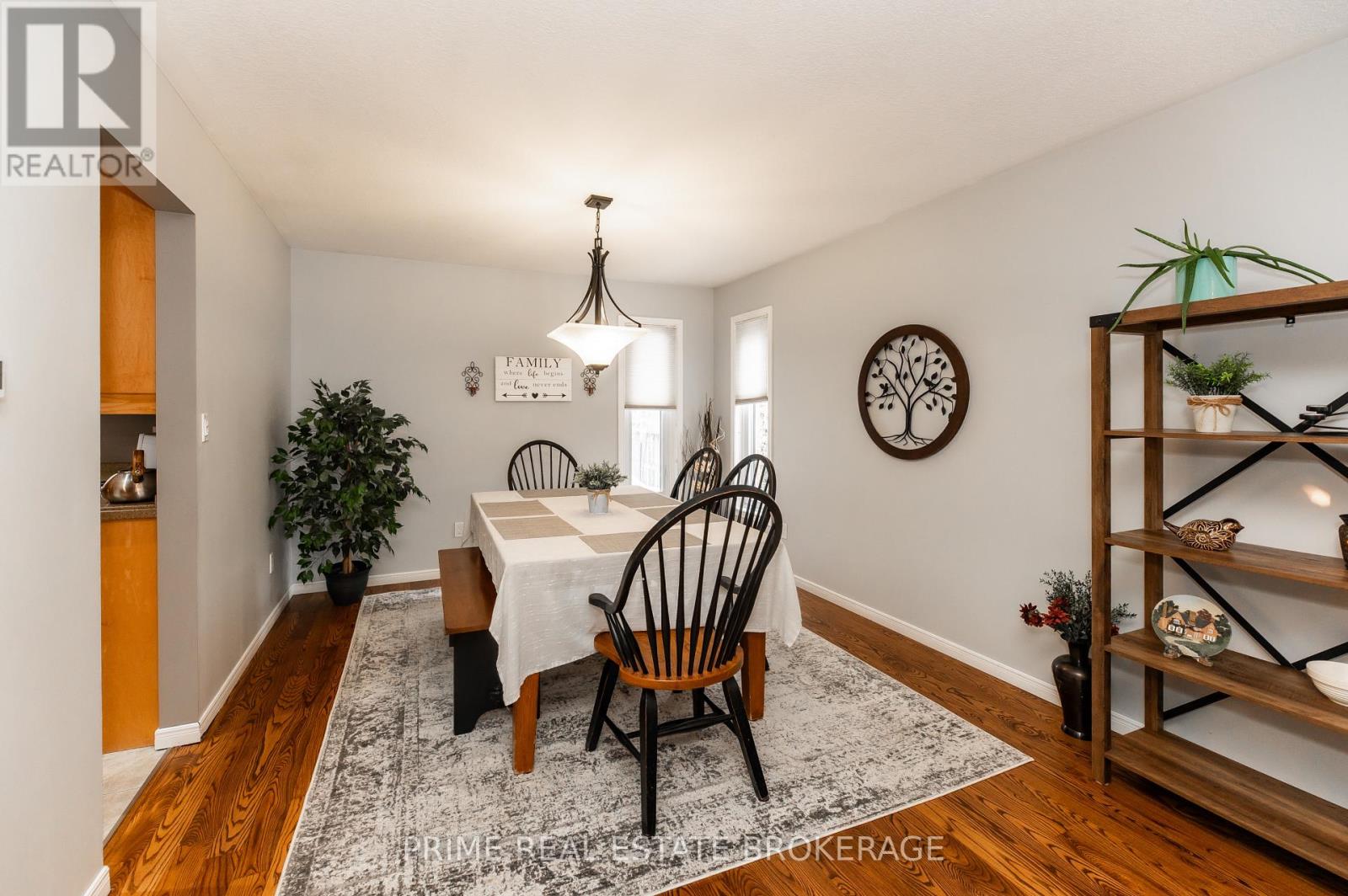 Photo 7 of 41 for 16 Timberlane Crescent