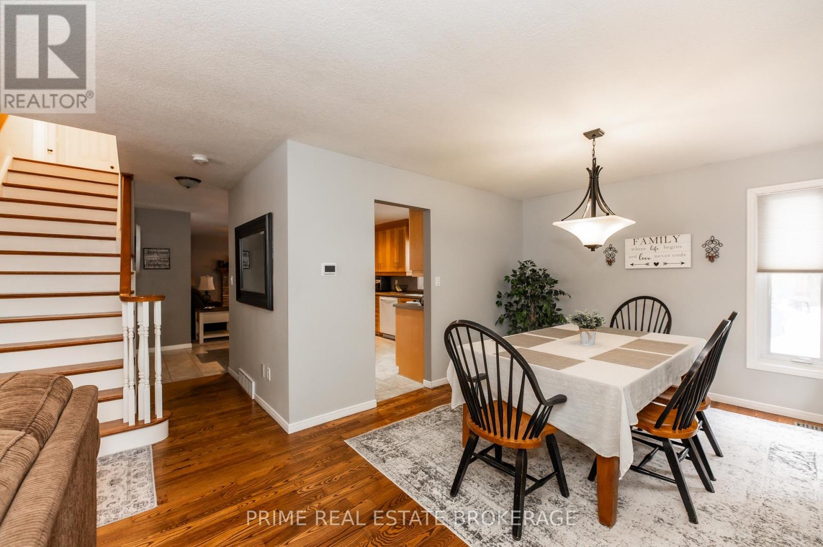 Photo 9 of 41 for 16 Timberlane Crescent