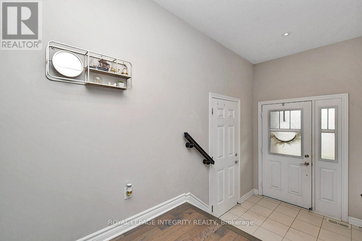 356 Axis Way, Ottawa, Ontario  K1W 0J9 - Photo 2 - X12796466