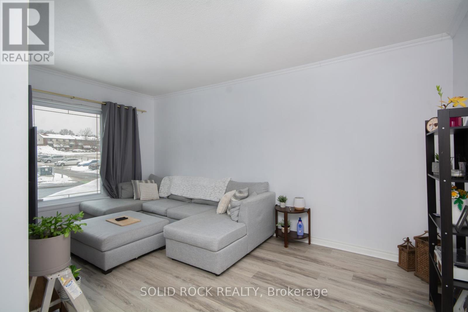 412 Montreal Road, Ottawa, Ontario  K1K 0V4 - Photo 7 - X12796482