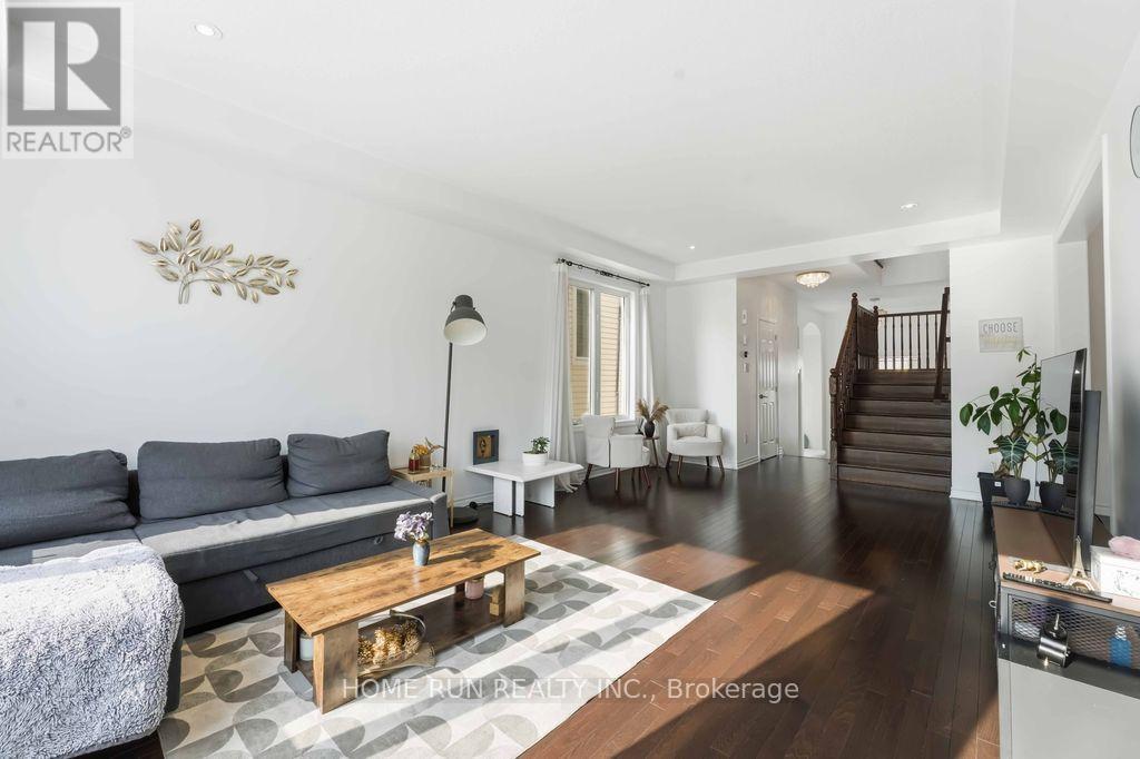 358 Meadowbreeze Drive, Ottawa, Ontario  K2M 0K3 - Photo 4 - X12796574