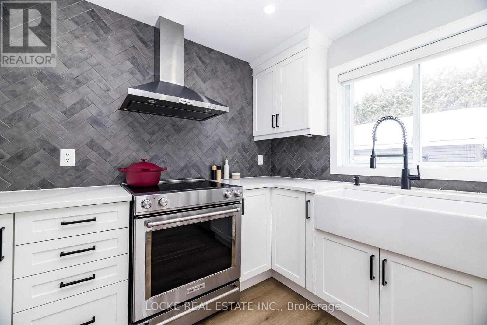 6066 Ridgelea Place, Ottawa, Ontario  K1C 5P8 - Photo 11 - X12796604