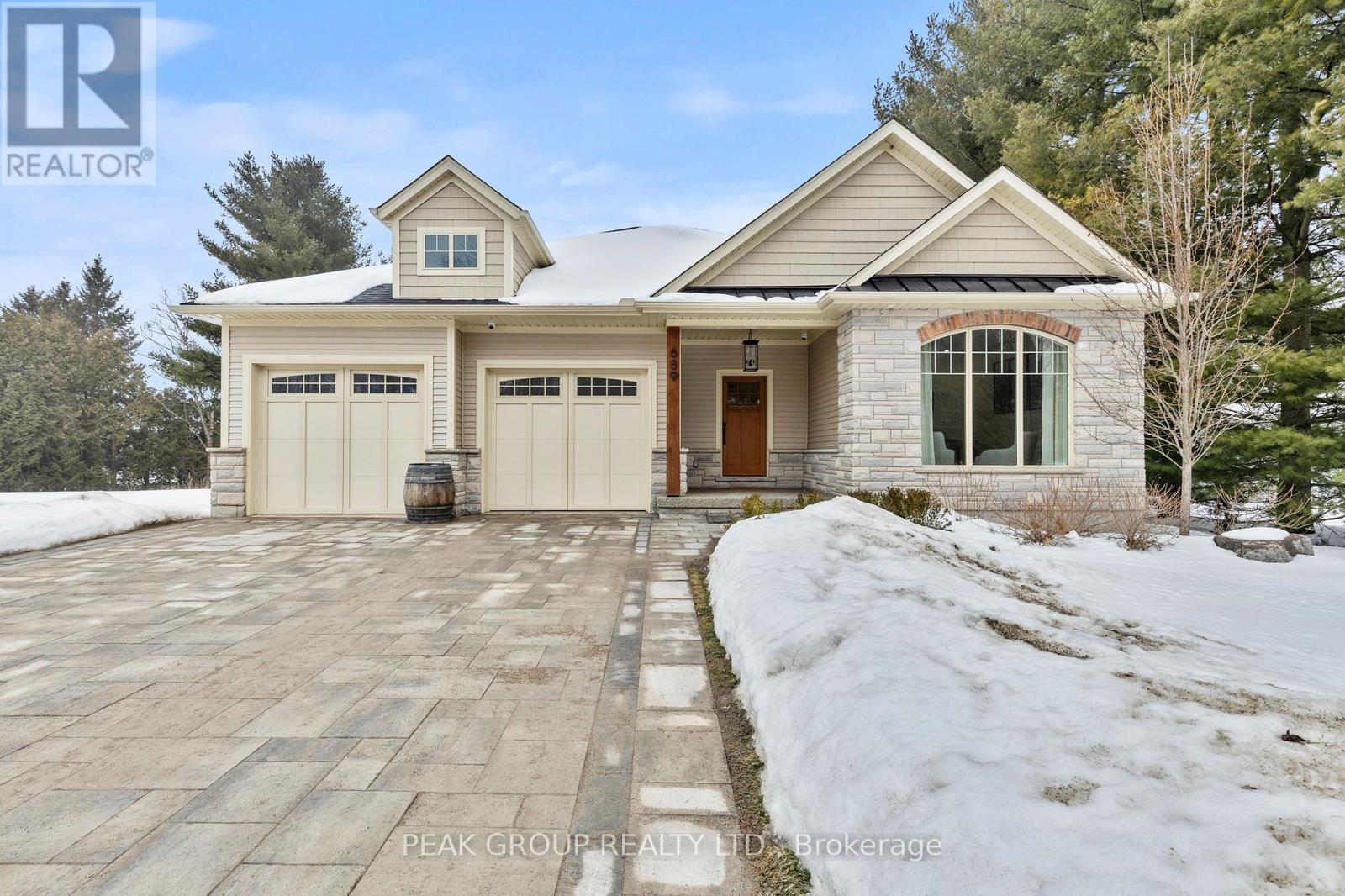 689 Canboro Road, Pelham, Ontario  L0S 1C0 - Photo 2 - X12796470