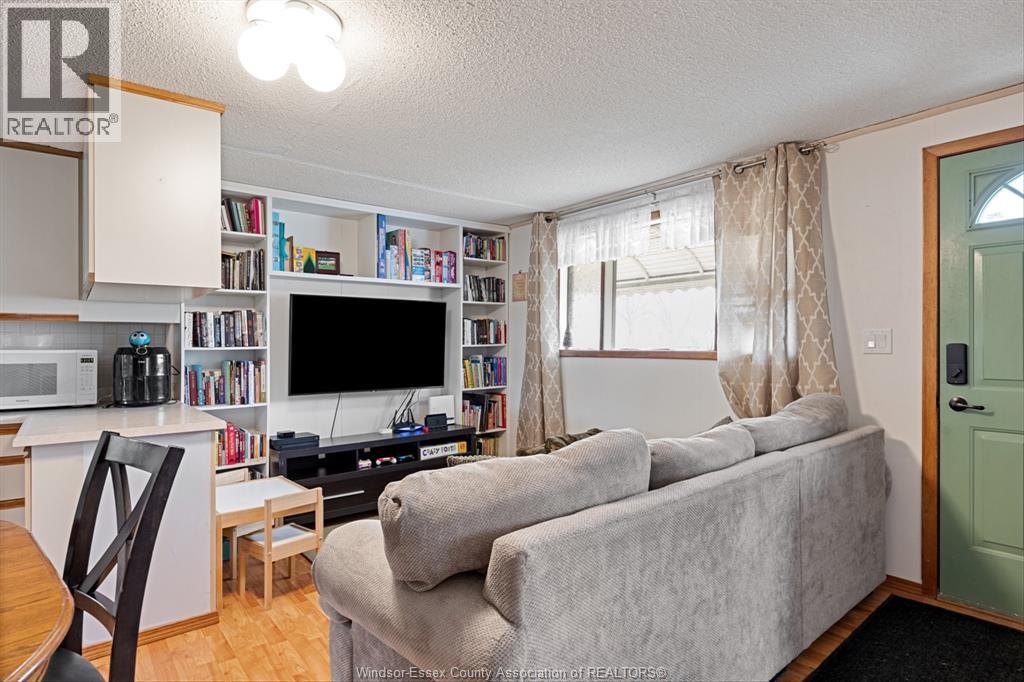 11938 Intersection Road, Tecumseh, Ontario N8N 0H6 - Photo 3 - 26003423