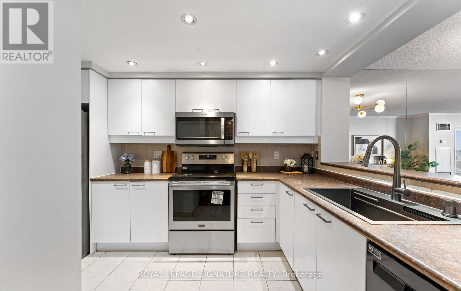 1102 - 18 Hollywood Avenue, Toronto, Ontario  M2M 6P5 - Photo 12 - C12796554