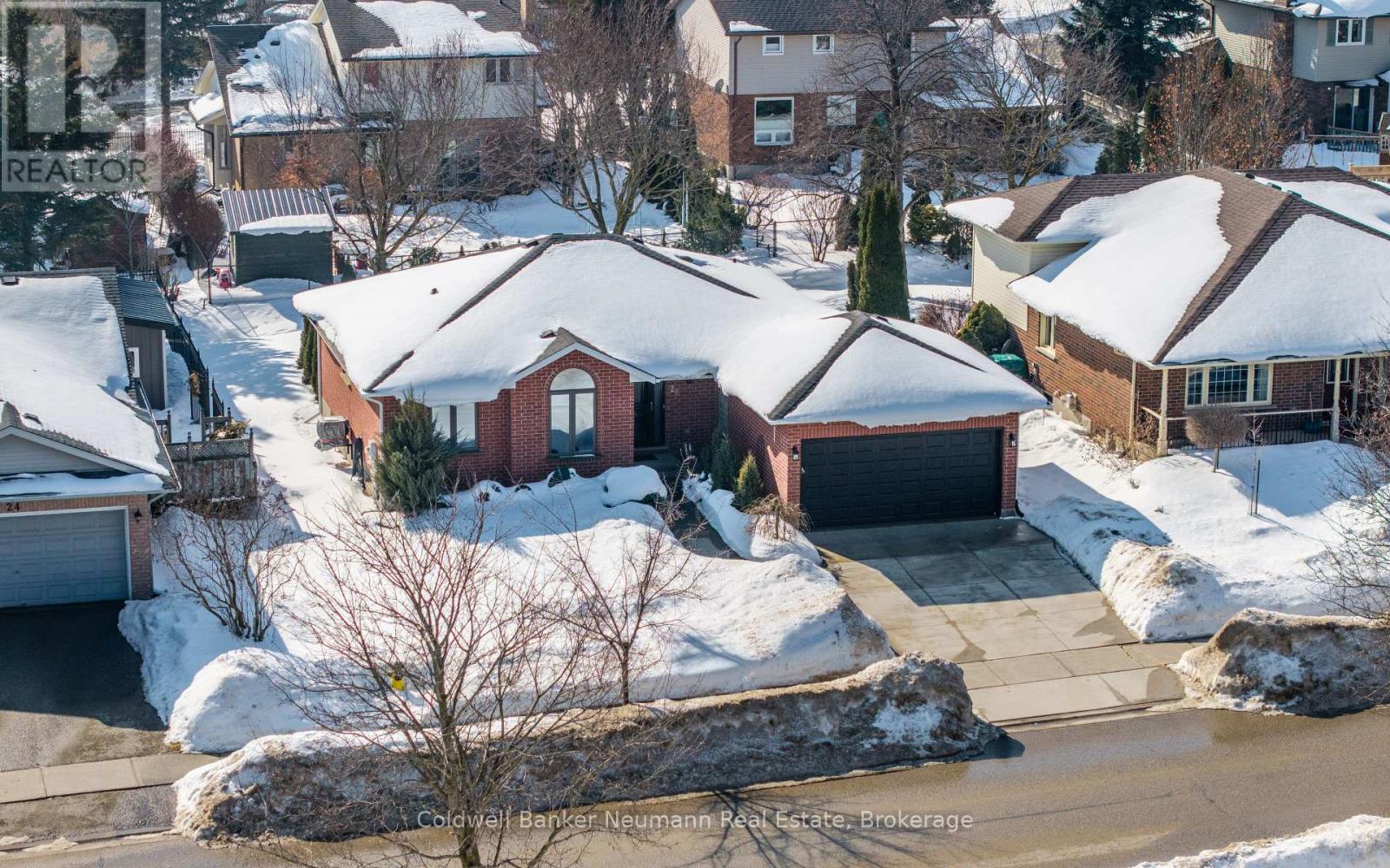 28 Keating Drive, Centre Wellington, Ontario  N0B 1S0 - Photo 1 - X12794786