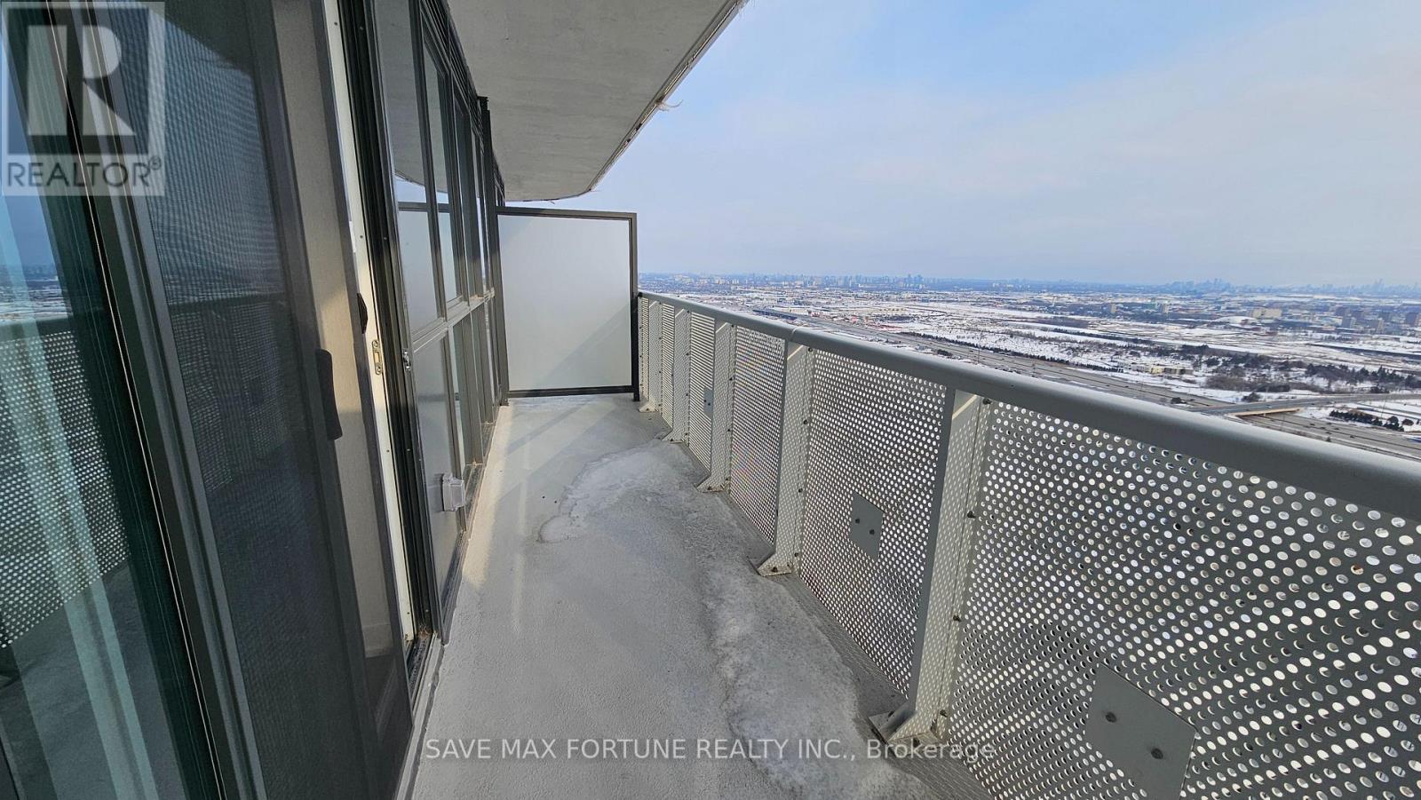 5710 - 8 Interchange Way, Vaughan, Ontario  L4K 0R2 - Photo 10 - N12796516