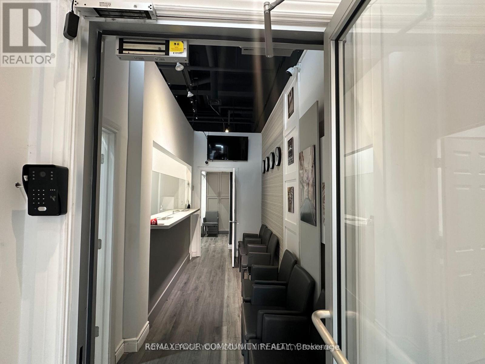 18 - 7181 Yonge Street, Markham, Ontario  L3T 0C7 - Photo 3 - N12796588