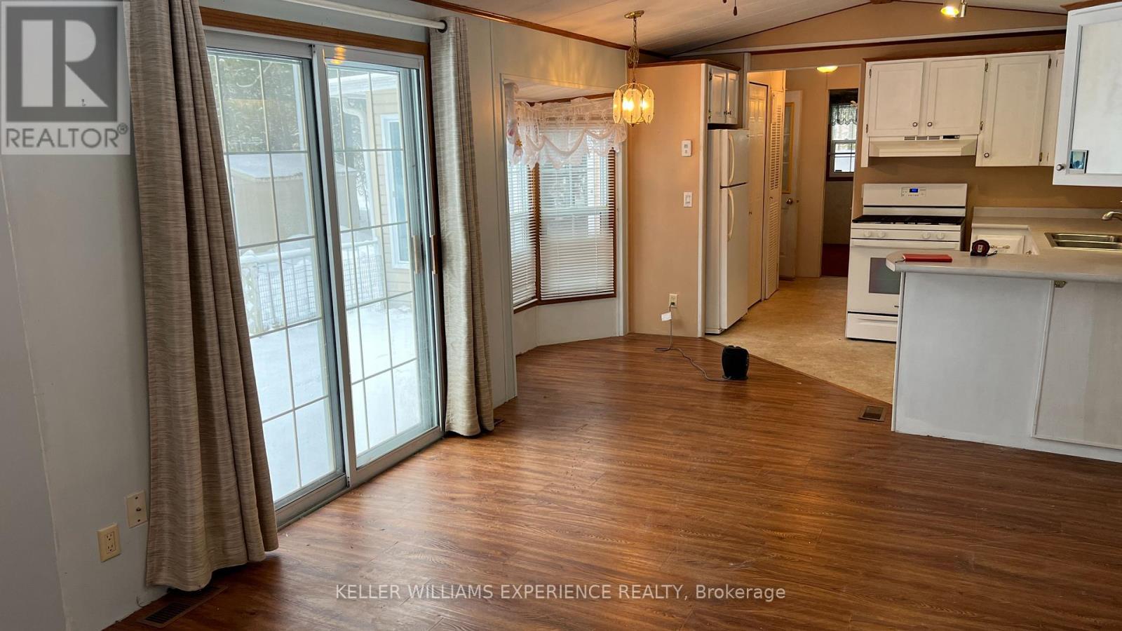 18 Prince Rupert Avenue, Springwater, Ontario  L0L 1P0 - Photo 7 - S12796504