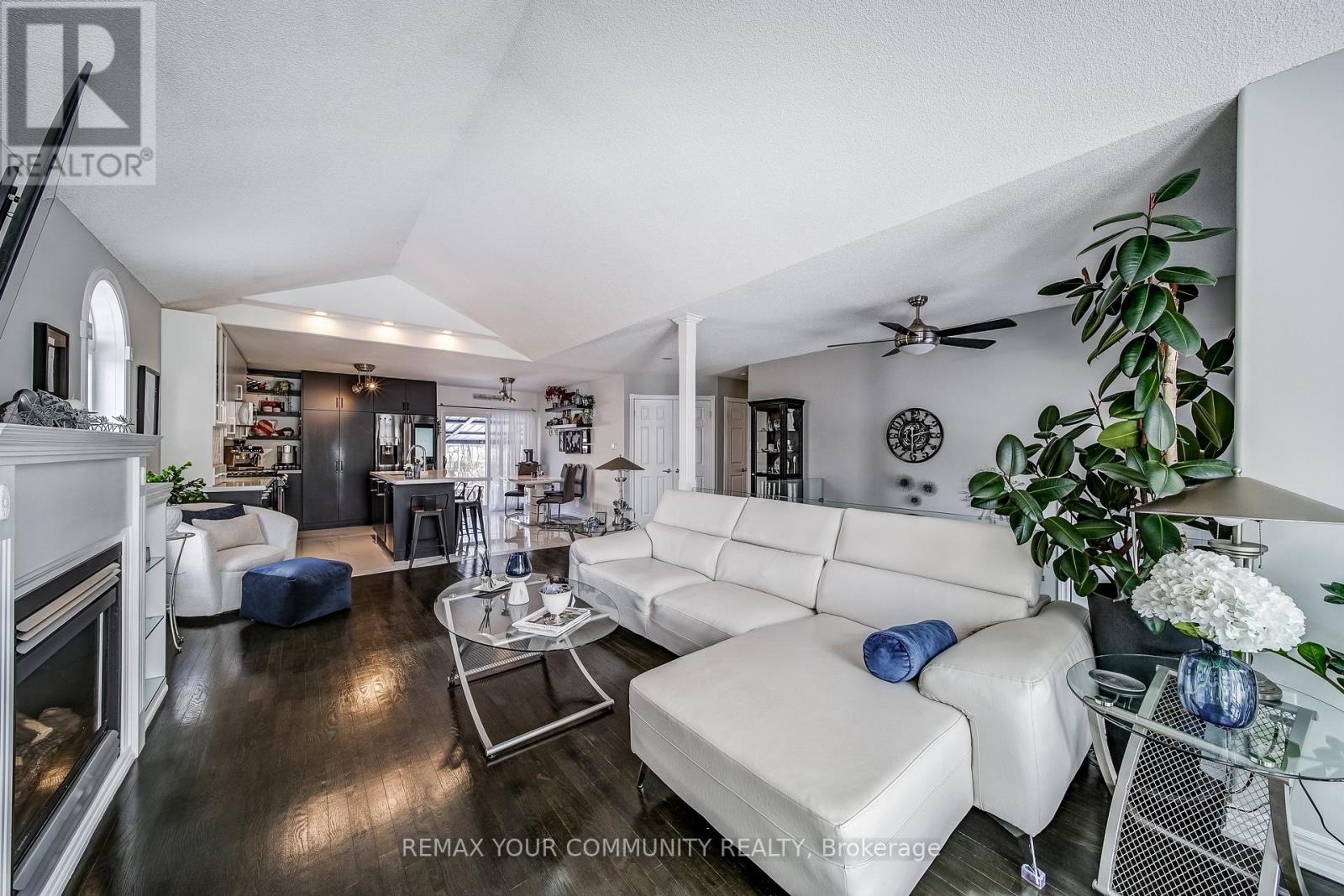 53 Highcastle Avenue, Georgina (Keswick North), Ontario  L4P 4B4 - Photo 15 - N12757890