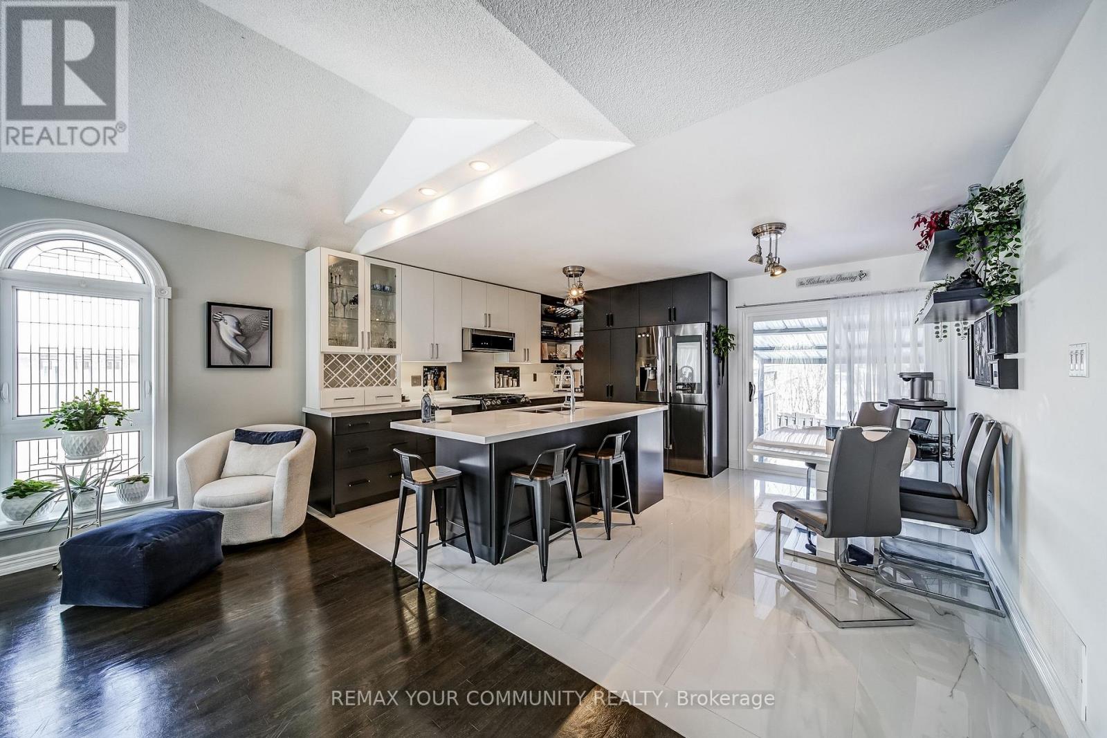 53 Highcastle Avenue, Georgina (Keswick North), Ontario  L4P 4B4 - Photo 6 - N12757890