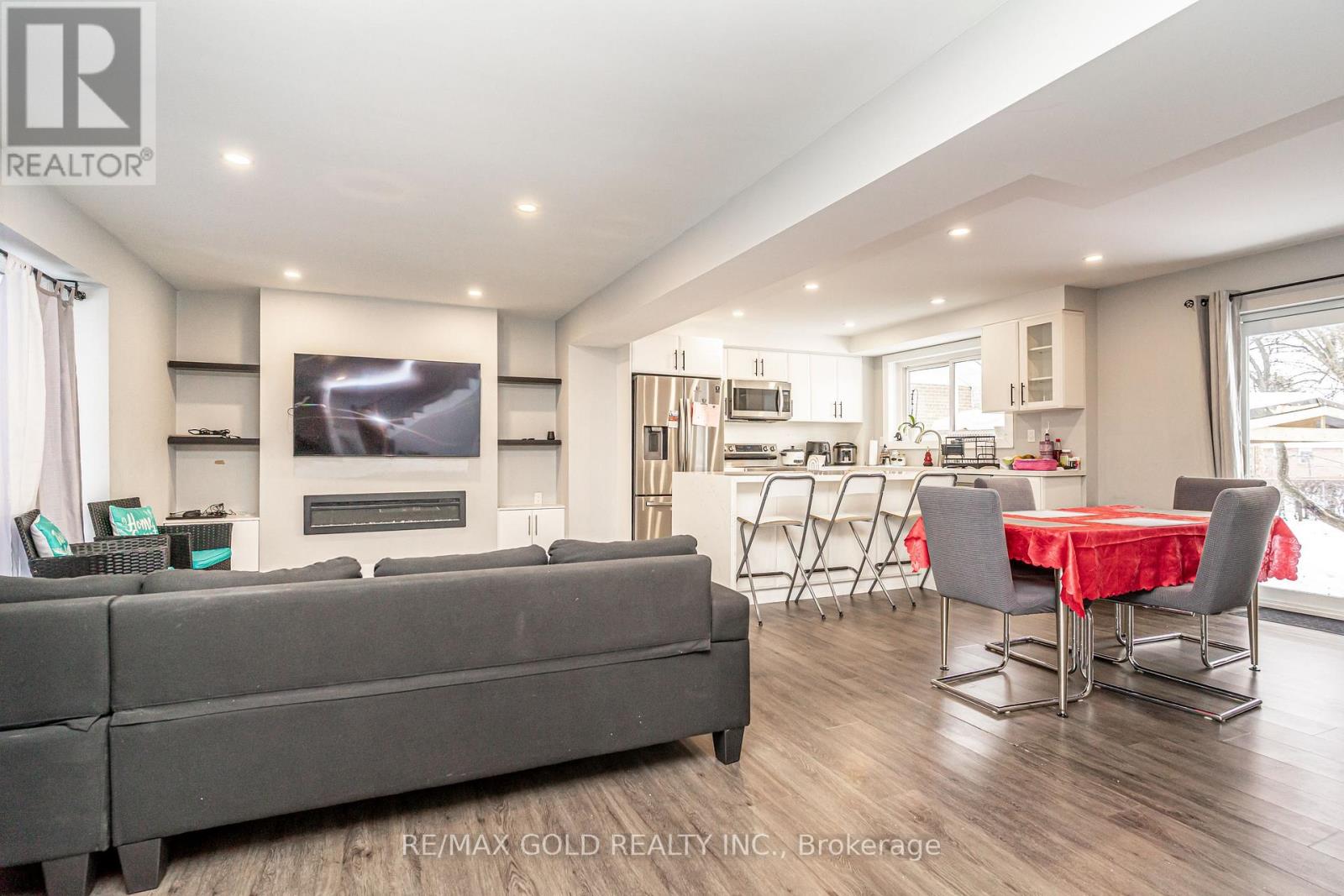 48 Aberdeen Crescent, Brampton, Ontario  L6T 2P9 - Photo 4 - W12786580