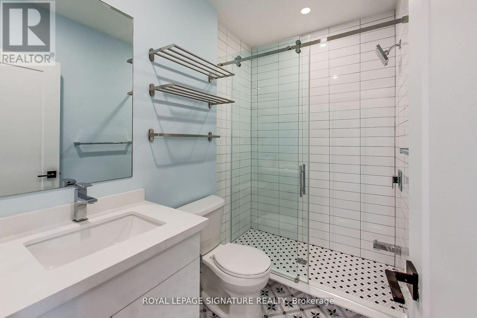 Upper - 151 Campbell Avenue, Toronto, Ontario  M6P 3V3 - Photo 5 - W12791524