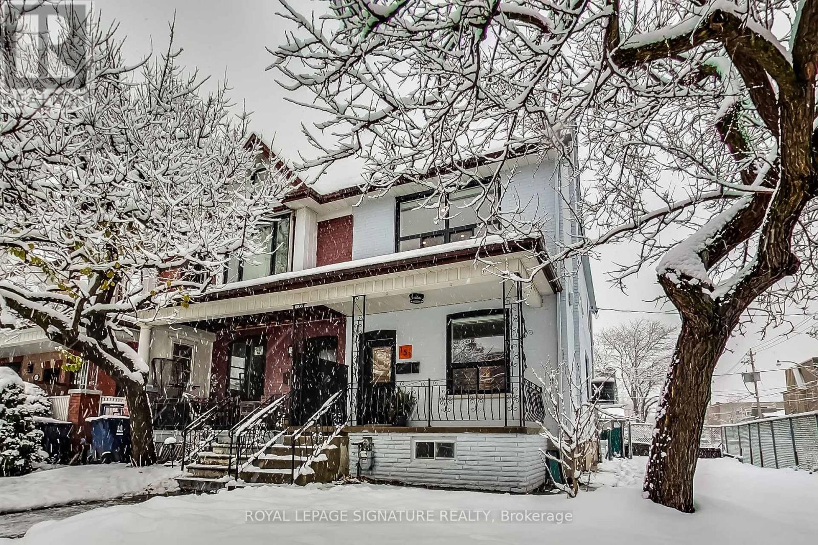 Upper - 151 Campbell Avenue, Toronto, Ontario  M6P 3V3 - Photo 7 - W12791524