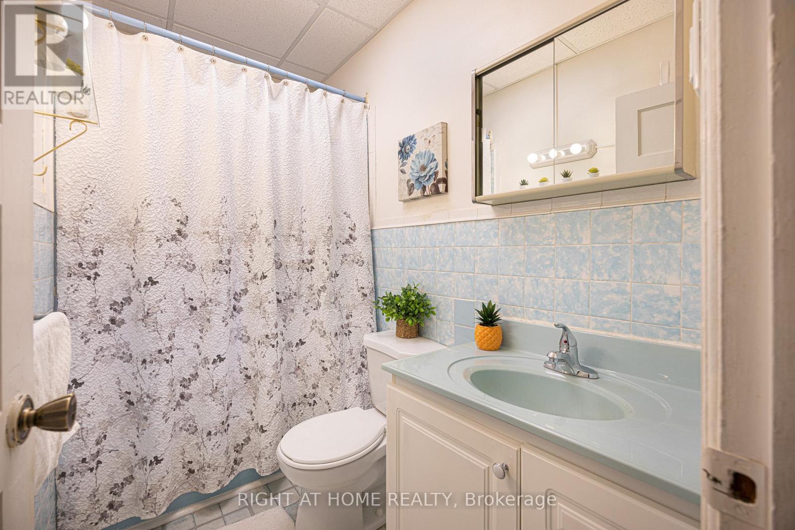 198 Lansdowne Avenue, Toronto, Ontario  M6K 2V9 - Photo 12 - W12796462