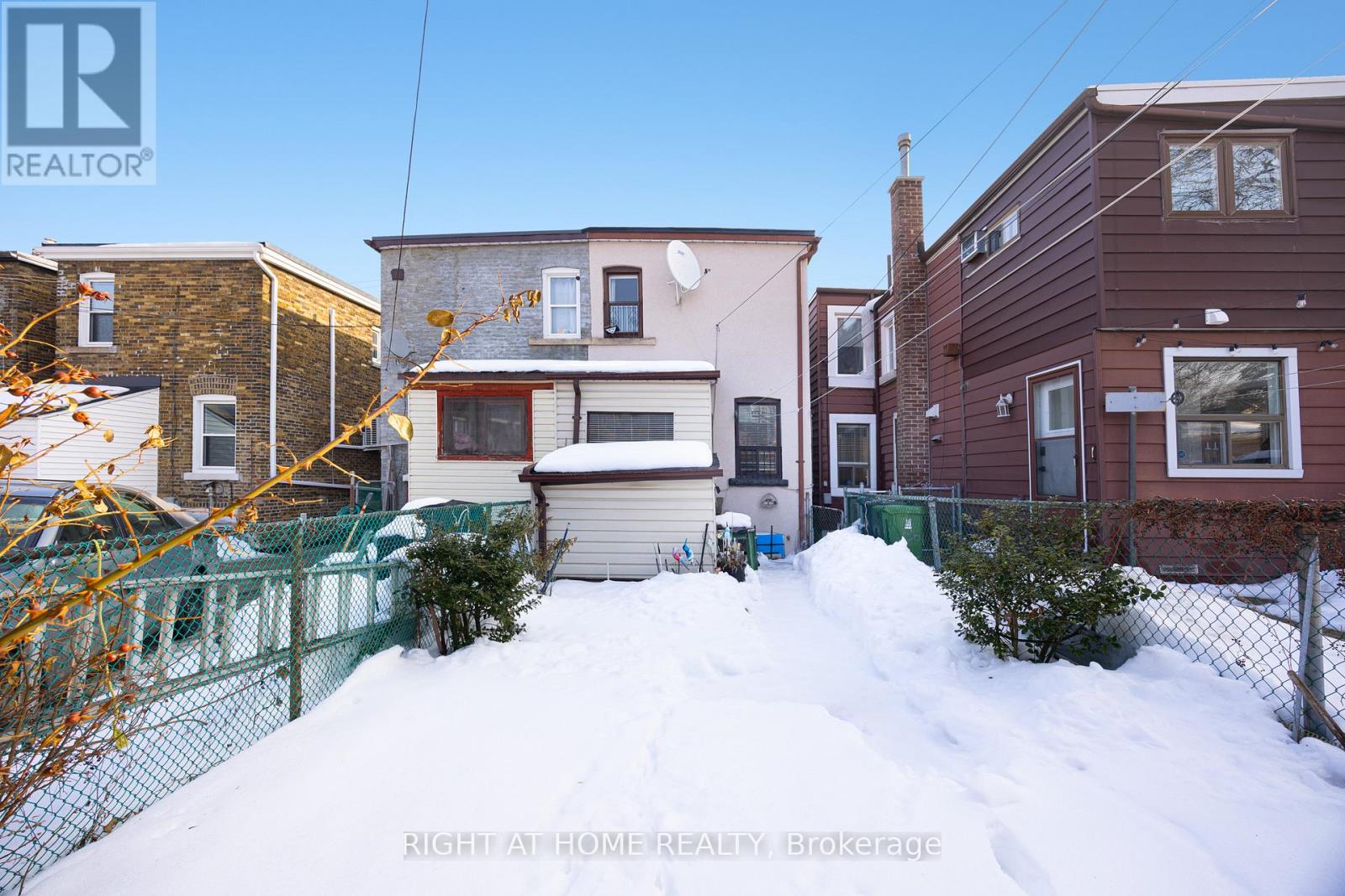 198 Lansdowne Avenue, Toronto, Ontario  M6K 2V9 - Photo 17 - W12796462