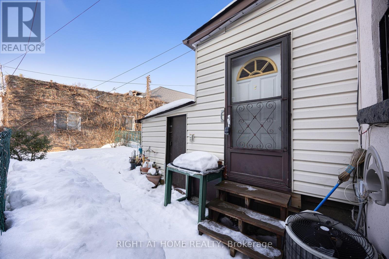 198 Lansdowne Avenue, Toronto, Ontario  M6K 2V9 - Photo 18 - W12796462