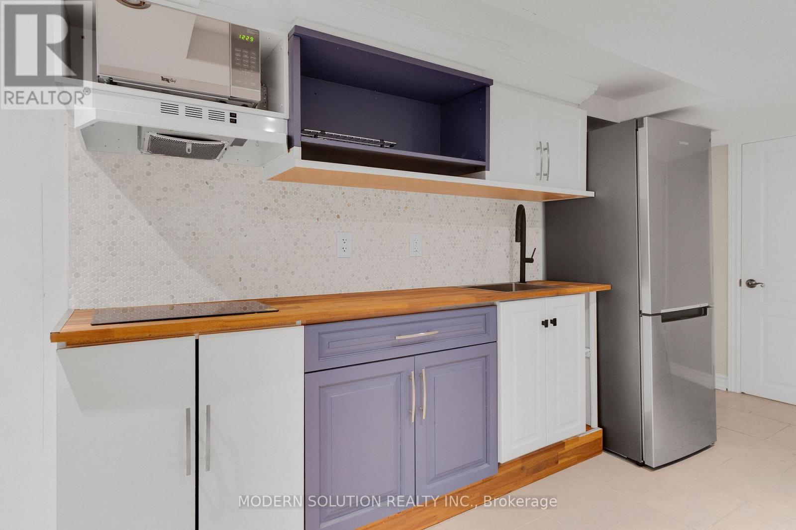 Lower - 246 Prescott Avenue, Toronto, Ontario  M6N 3H1 - Photo 10 - W12796464