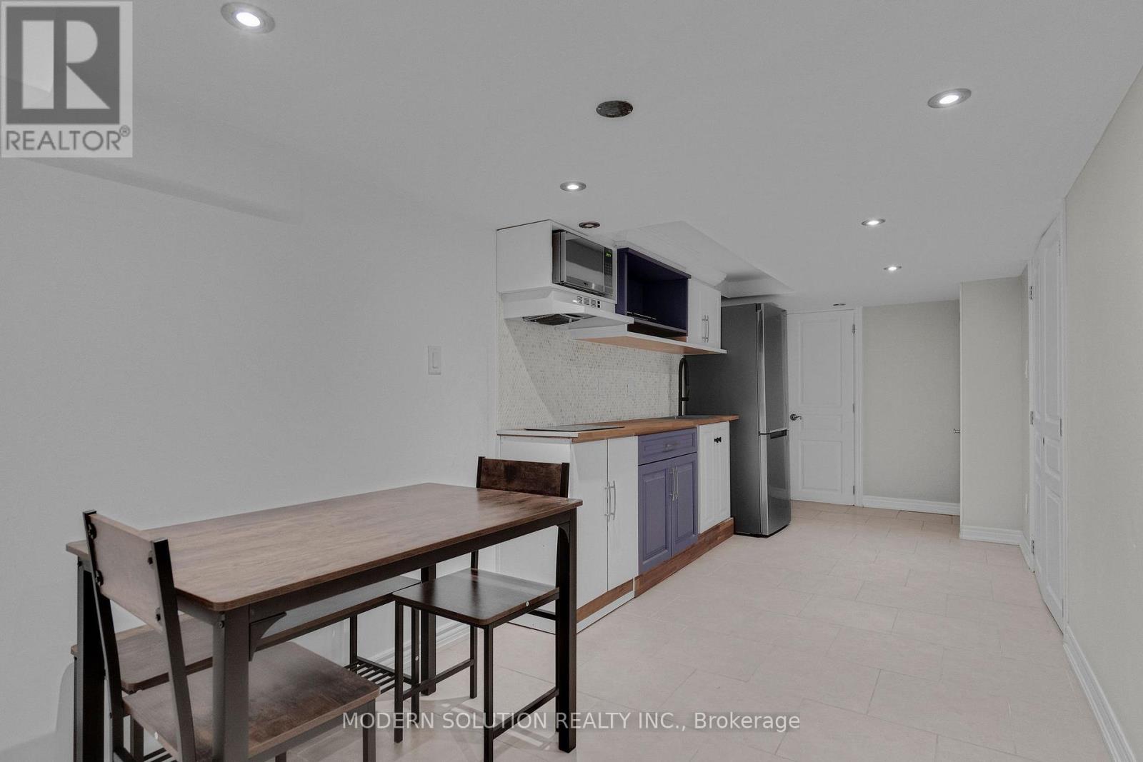 Lower - 246 Prescott Avenue, Toronto, Ontario  M6N 3H1 - Photo 4 - W12796464