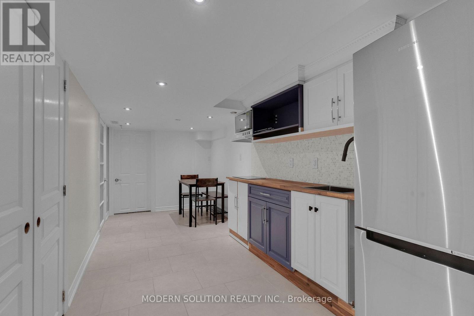 Lower - 246 Prescott Avenue, Toronto, Ontario  M6N 3H1 - Photo 5 - W12796464