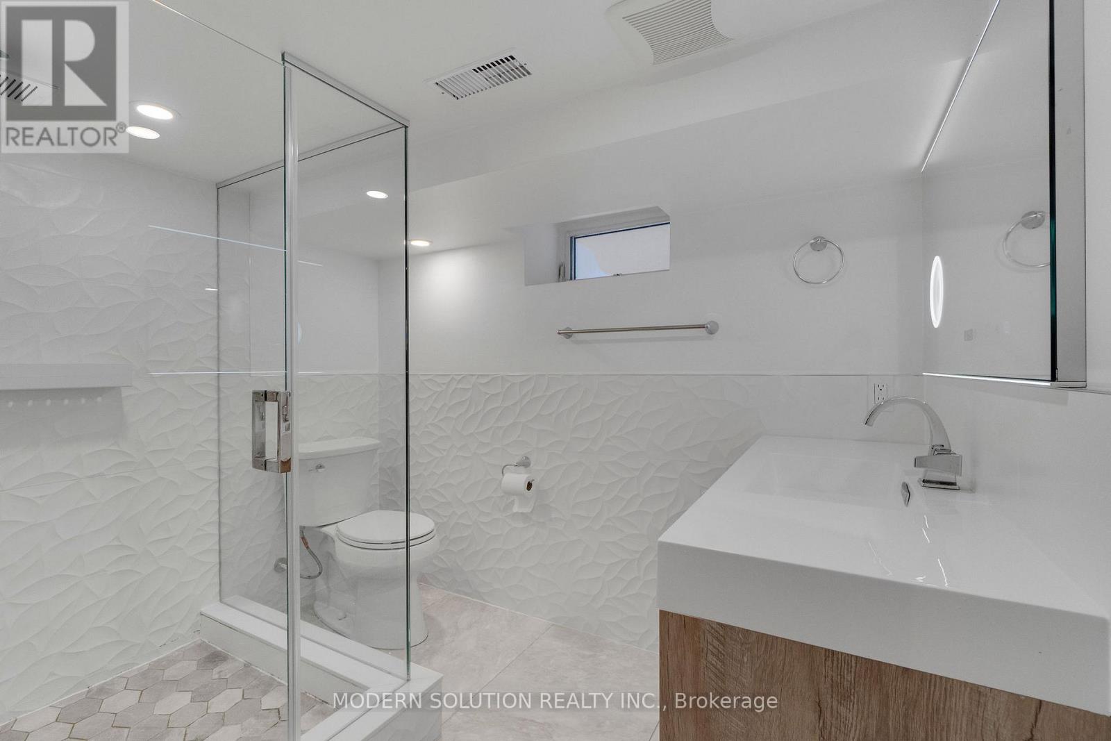 Lower - 246 Prescott Avenue, Toronto, Ontario  M6N 3H1 - Photo 7 - W12796464