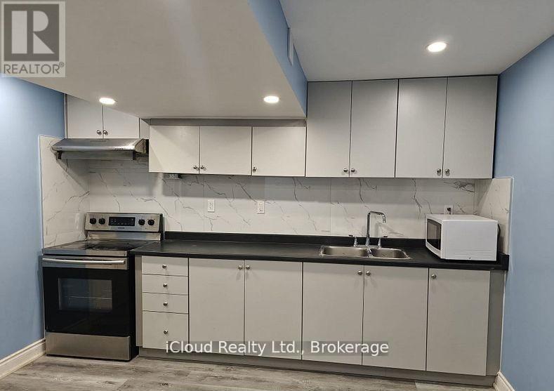 32 MAPLE BEACH CRESCENT, Brampton, Ontario