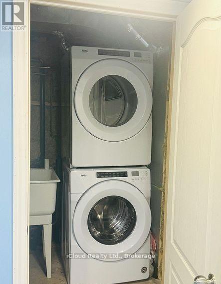 32 Maple Beach Crescent, Brampton, Ontario  L7A 2T8 - Photo 4 - W12796492