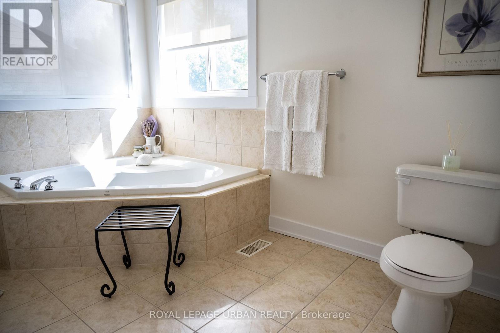 27 Lightheart Drive, Caledon, Ontario  L7C 1E3 - Photo 18 - W12796514