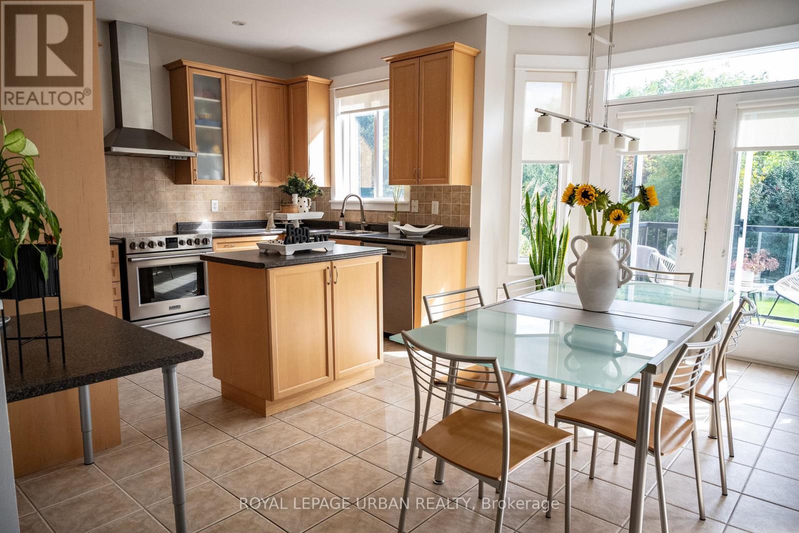 27 Lightheart Drive, Caledon, Ontario  L7C 1E3 - Photo 5 - W12796514