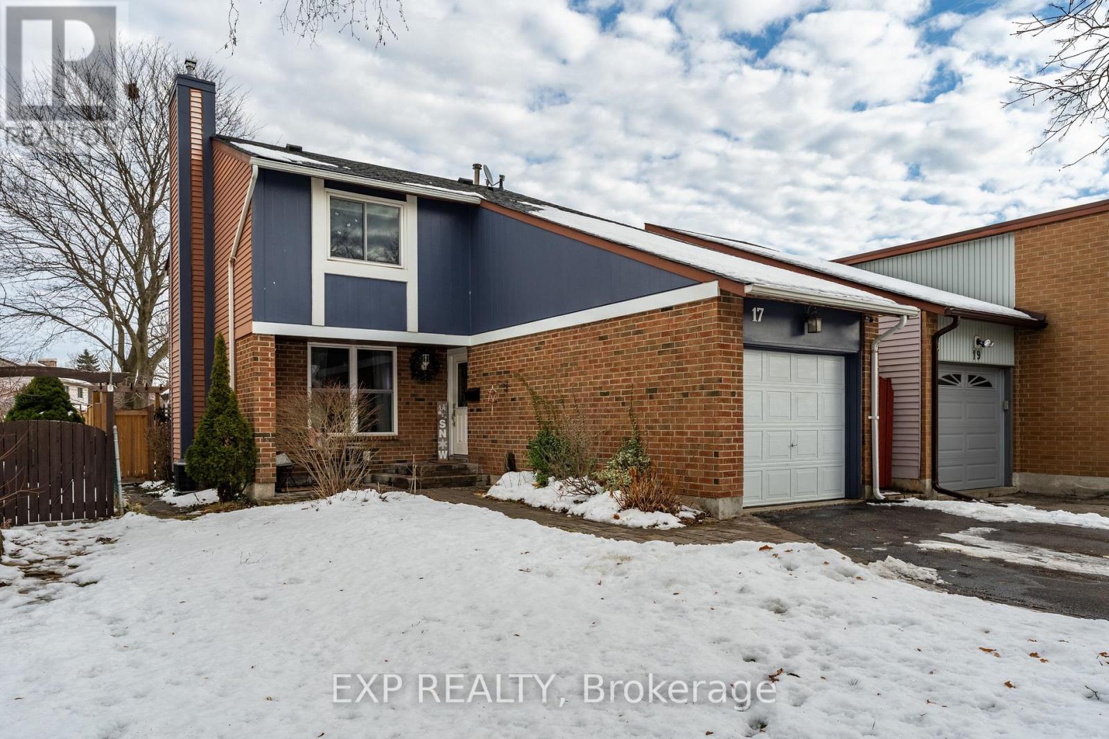 17 Glaceport Avenue, Hamilton, Ontario  L9H 7E2 - Photo 2 - X12796498