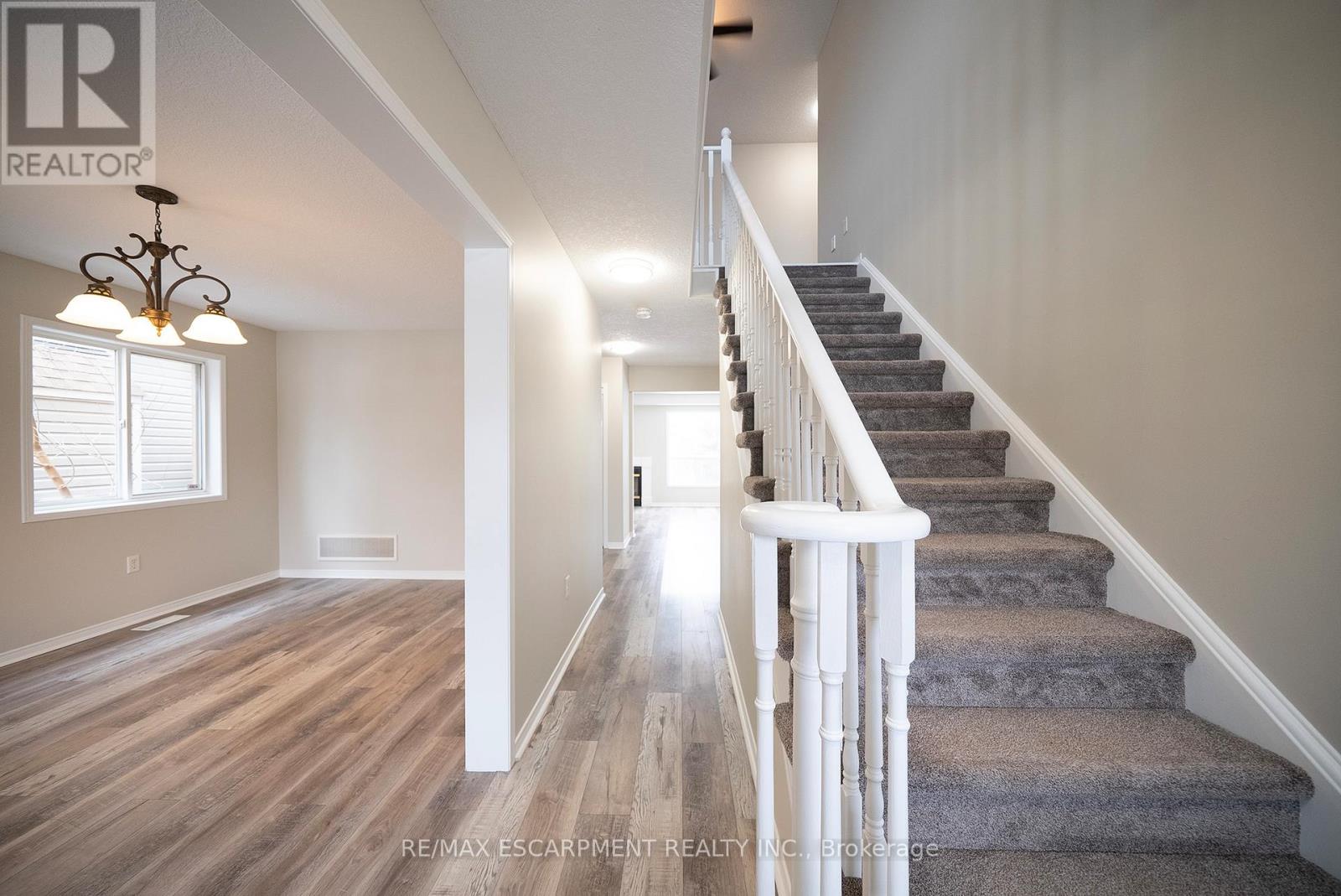 12 Gaydon Way, Brantford, Ontario  N3T 6P9 - Photo 4 - X12796590