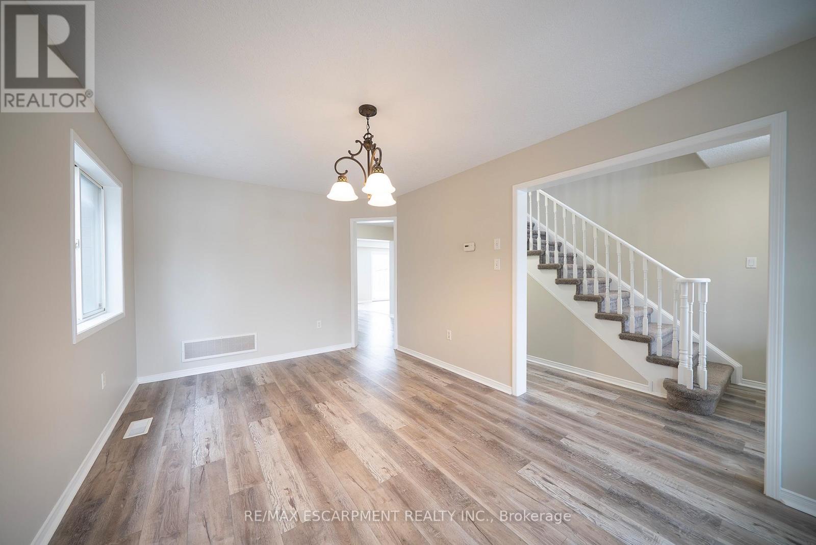 12 Gaydon Way, Brantford, Ontario  N3T 6P9 - Photo 5 - X12796590