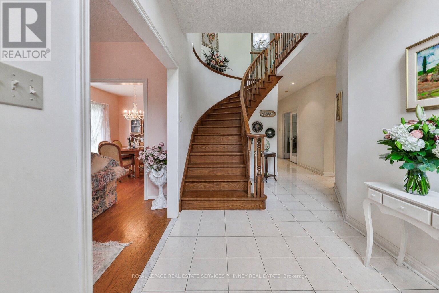 3952 Rolling Valley Drive, Mississauga, Ontario  L5L 5V9 - Photo 5 - W12795484