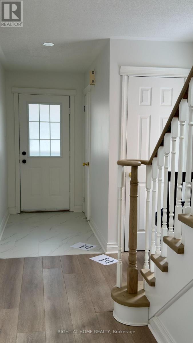 3801 Forest Bluff Crescent, Mississauga, Ontario  L5N 7T8 - Photo 4 - W12796446