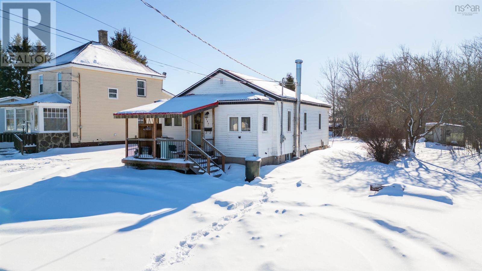 135 Pleasant Street E, amherst, Nova Scotia