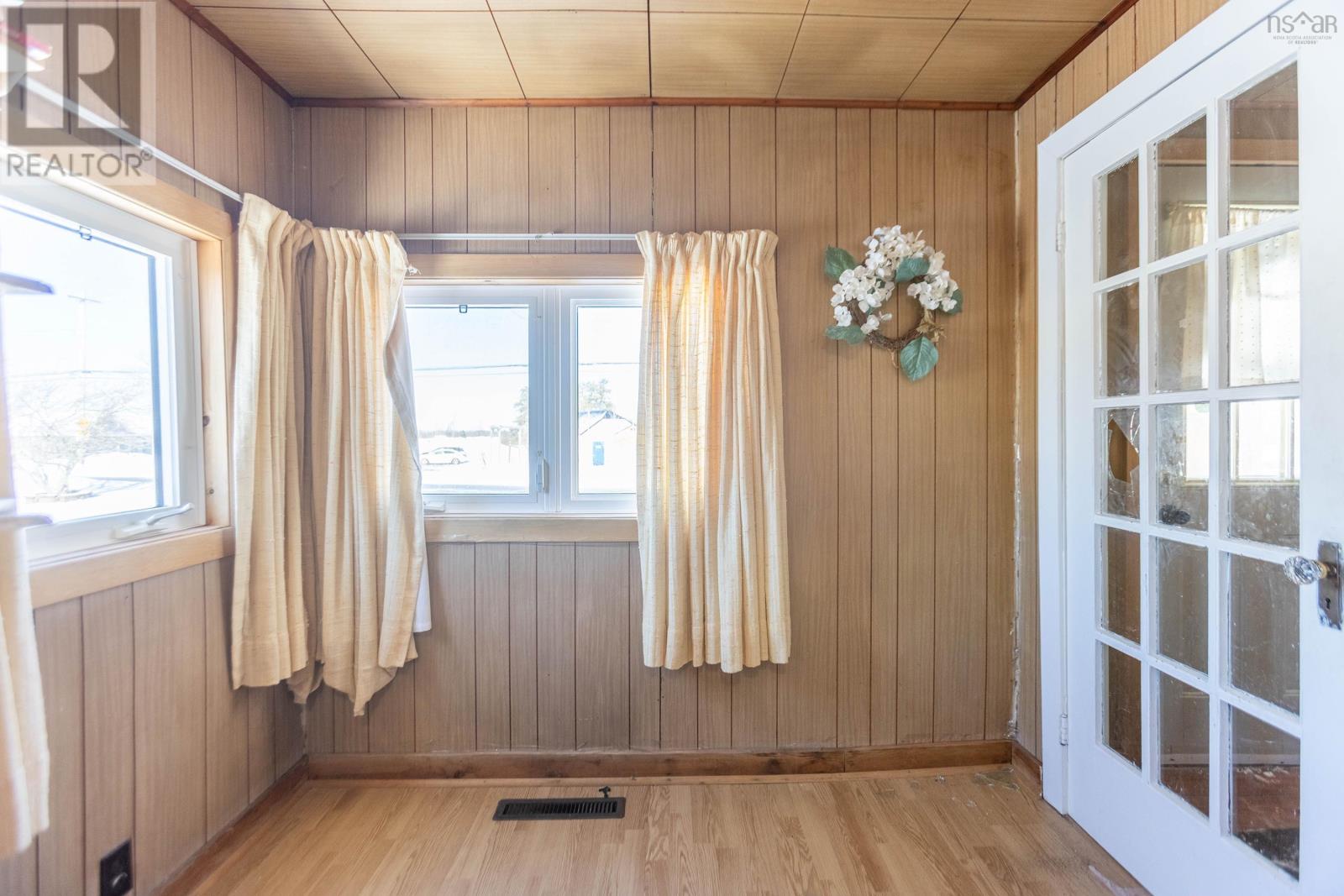 135 Pleasant Street E, Amherst, Nova Scotia  B4H 1N4 - Photo 9 - 202602925