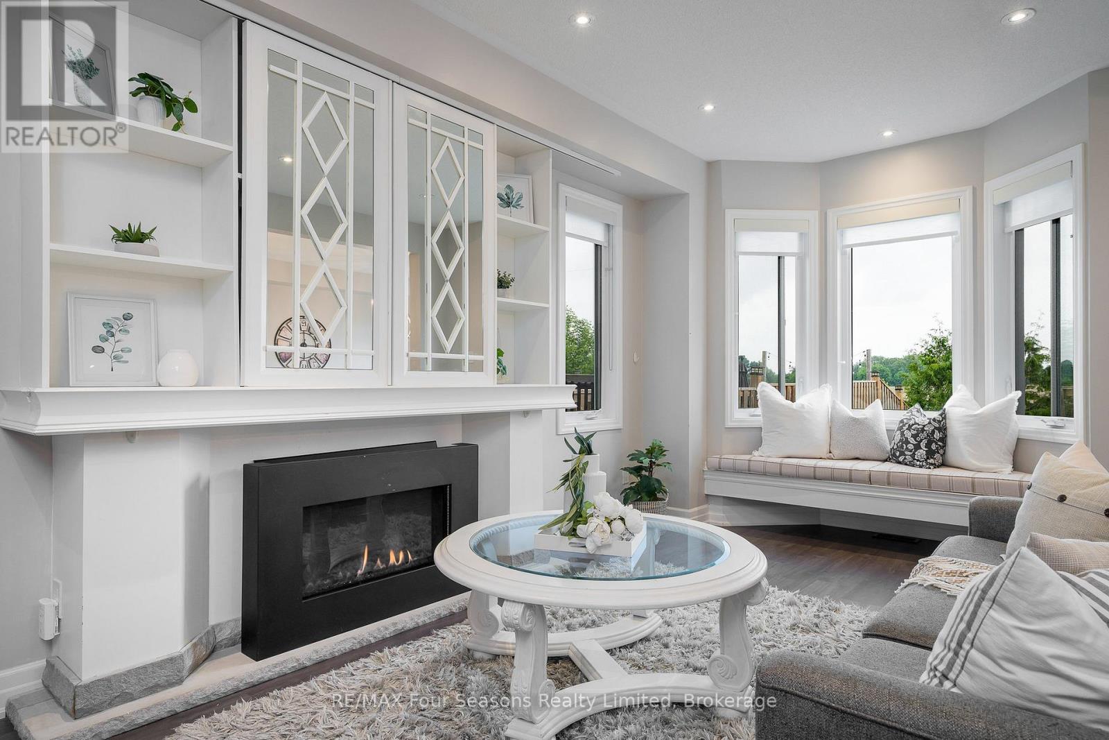 29 Wagner Crescent, Essa (Angus), Ontario  L0M 1B5 - Photo 4 - N12796614