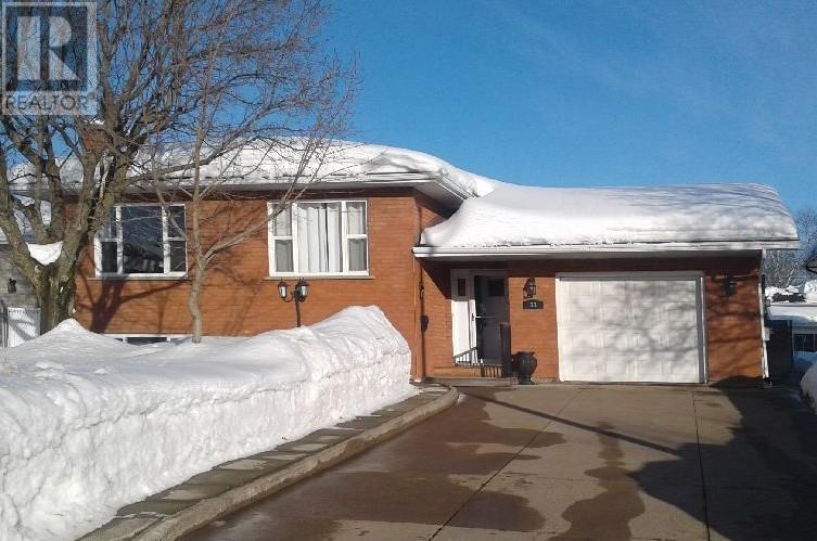 33 Parker Ave, Sault Ste. Marie, Ontario P6B 1G6 - Photo 1 - SM260316
