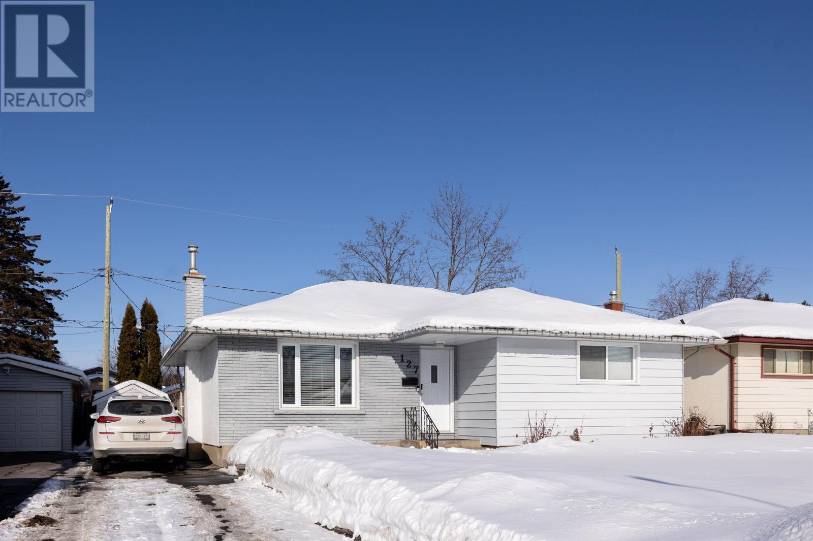 127 Elmwood CRES, Thunder Bay, Ontario