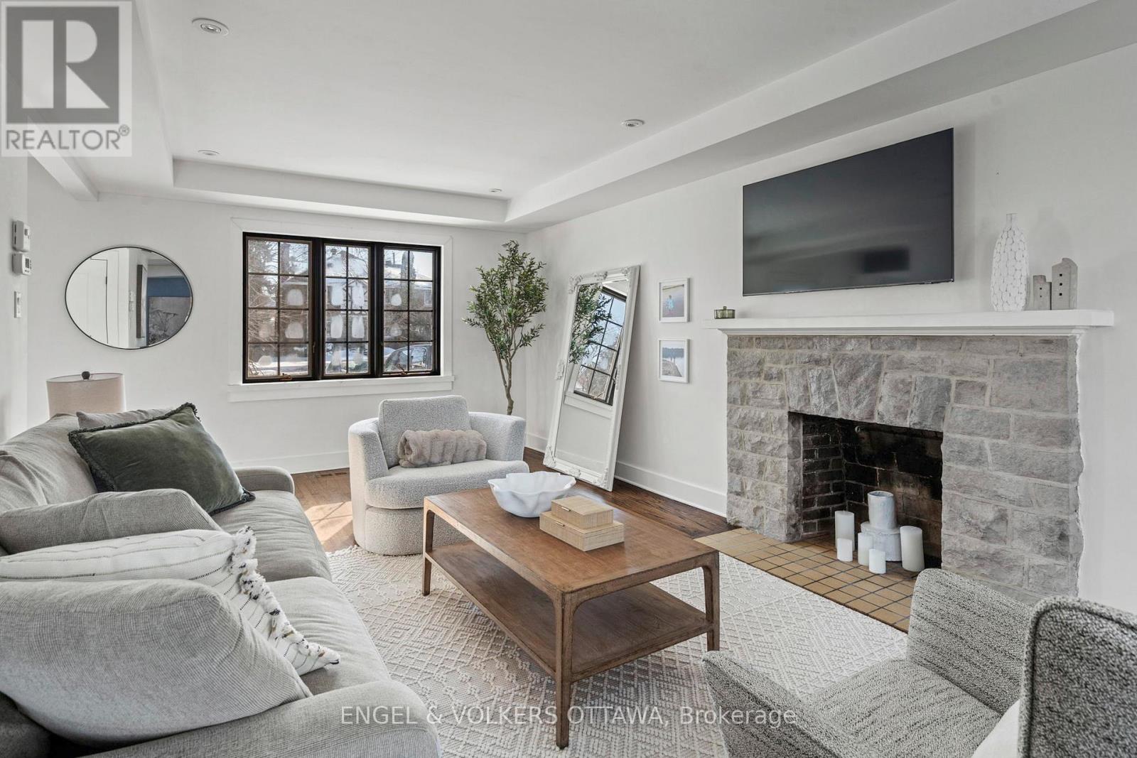 293 Sherwood Drive, Ottawa, Ontario  K1Y 3W5 - Photo 2 - X12796618