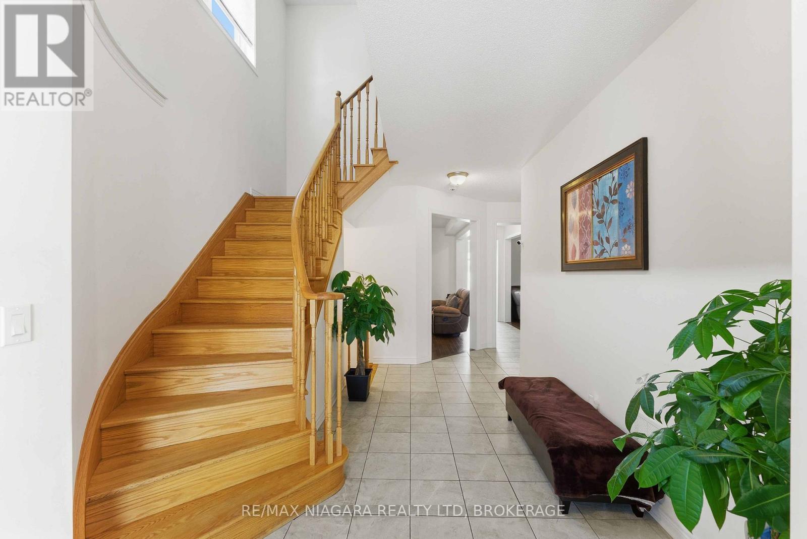 91 Homestead Way, Thorold, Ontario  L2V 0B7 - Photo 3 - X12796726