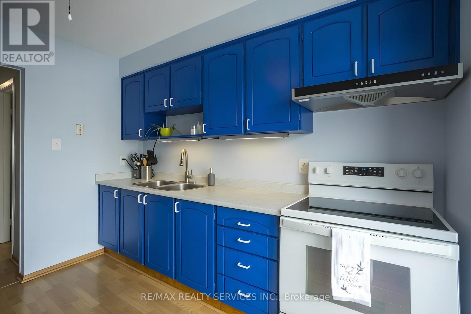 6h - 806 Stainton Drive, Mississauga, Ontario  L5C 2T2 - Photo 13 - W12789046