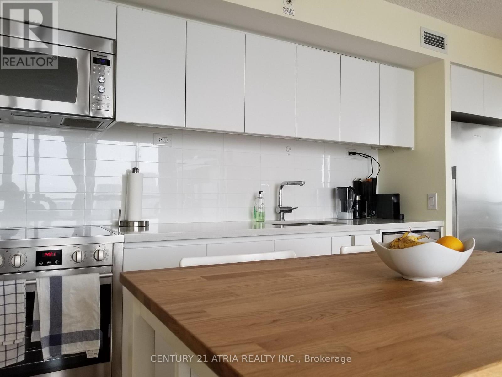 3906 - 85 Queens Wharf Road, Toronto, Ontario  M5V 0J9 - Photo 5 - C12796628