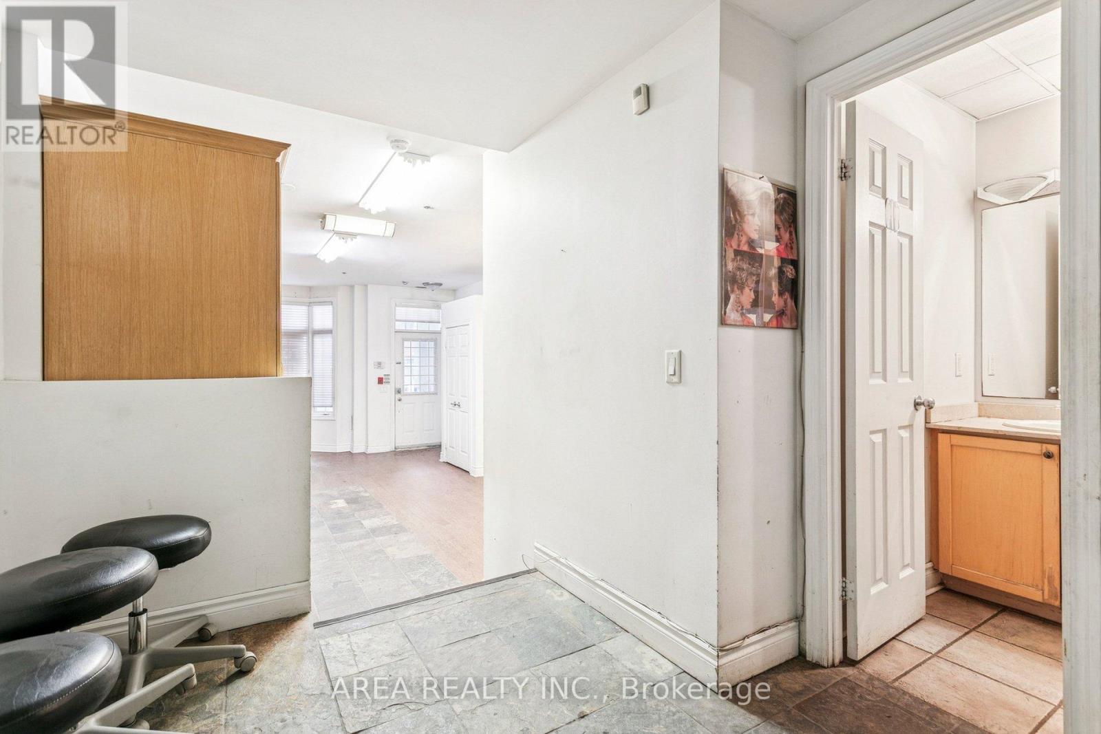 99 - 99 Mccaul Street, Toronto, Ontario  M5T 2W7 - Photo 12 - C12796638