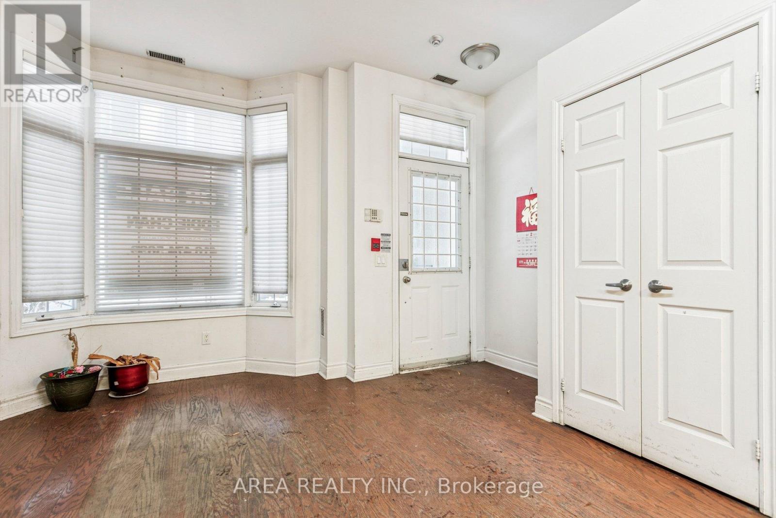 #99 - 99 Mccaul Street, Toronto, Ontario  M5T 2W7 - Photo 4 - C12796644