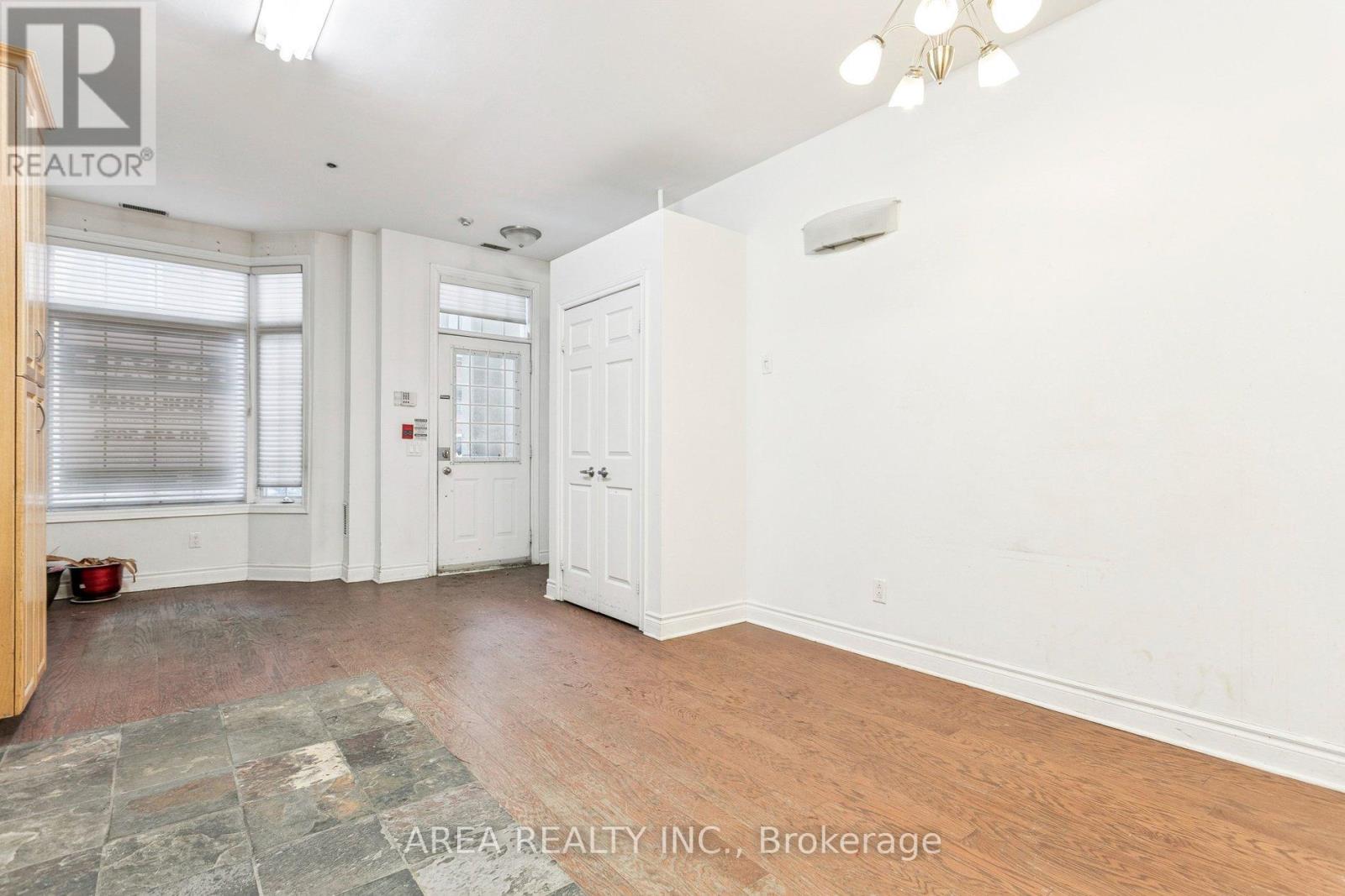 #99 - 99 Mccaul Street, Toronto, Ontario  M5T 2W7 - Photo 5 - C12796644