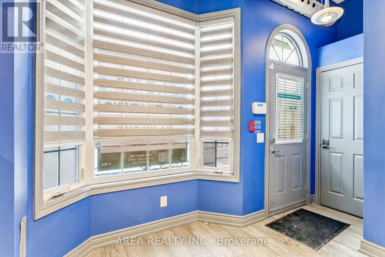 101 - 101 Mccaul Street, Toronto, Ontario  M5T 2X3 - Photo 3 - C12796646